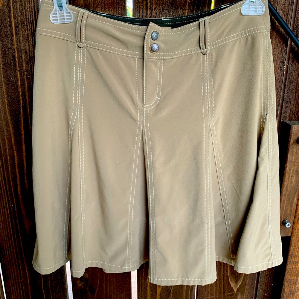 Athleta khaki color sporty gored skirt